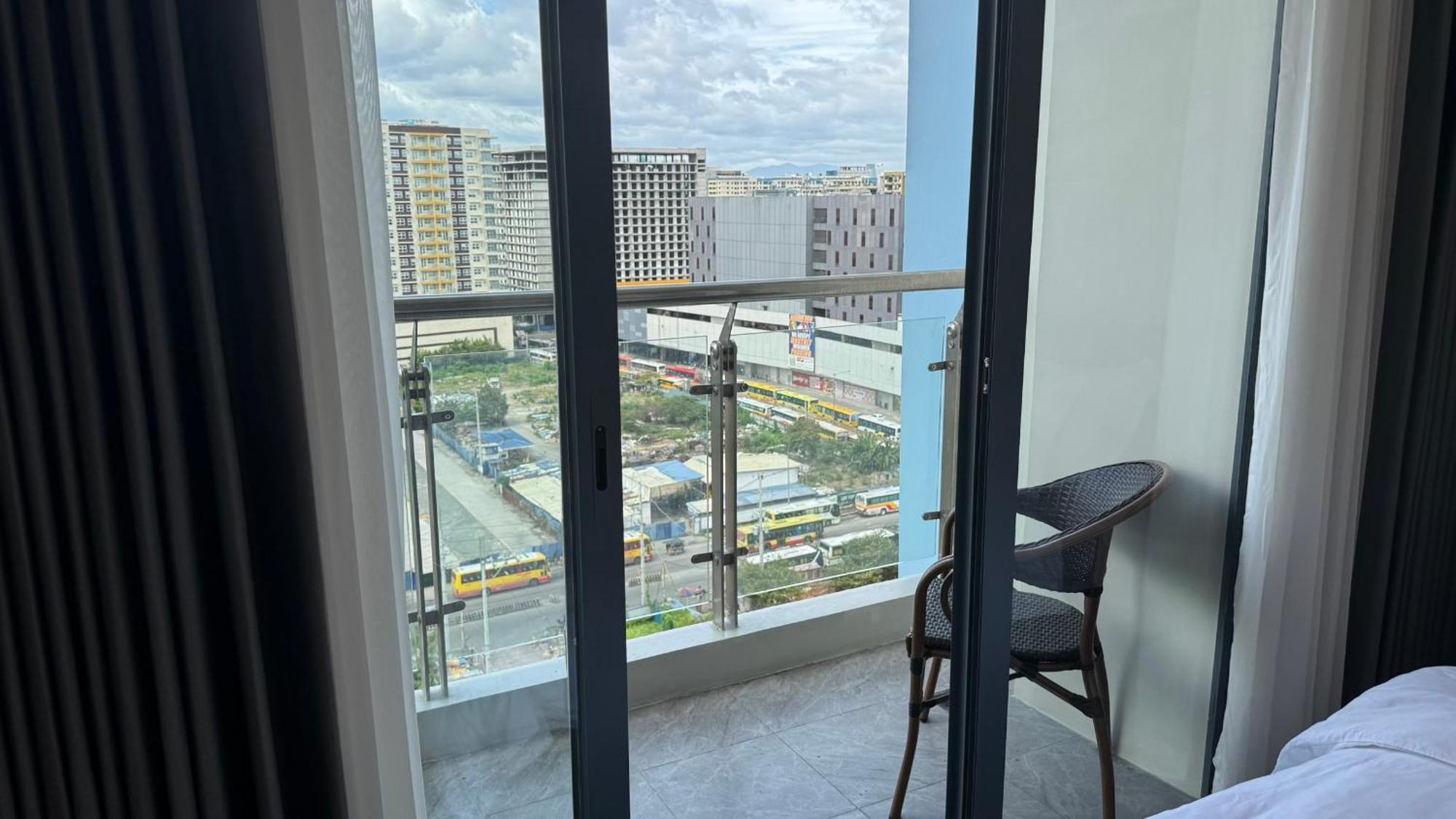 L Condotel Paranaque City Eksteriør bilde